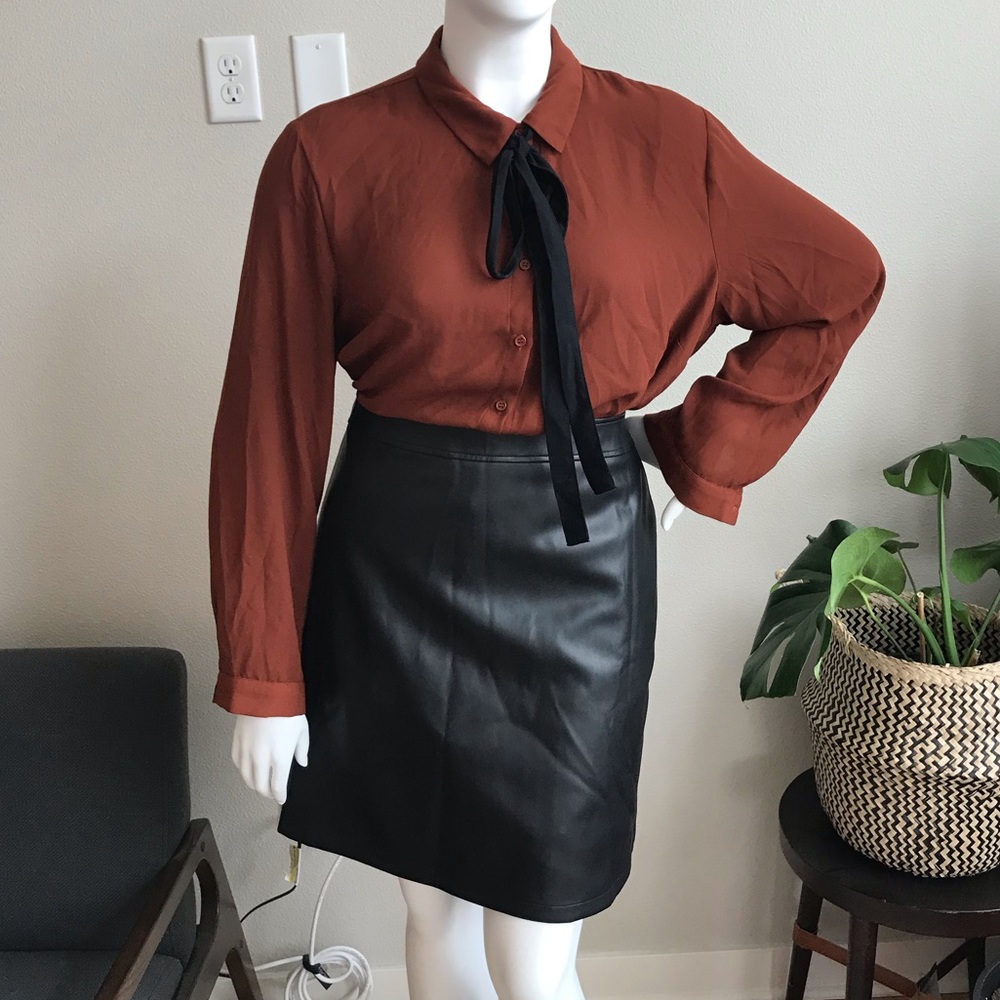 LOFT faux leather skirt with pockets